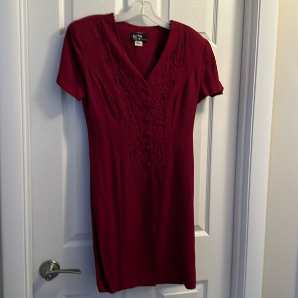 Red dress - Picture 1 of 3